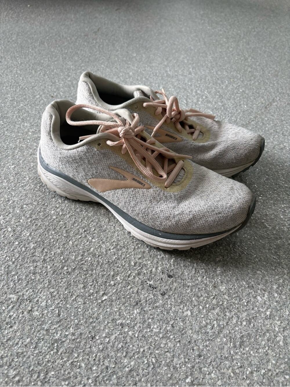 Brooks Anthem 2 women's running shoes size 8